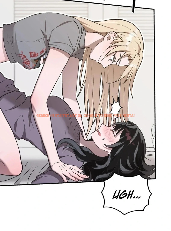 Just Hold My Hand - Chapter 1