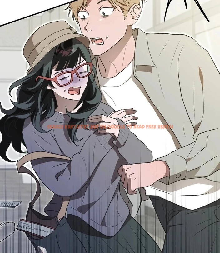 Just Hold My Hand - Chapter 1