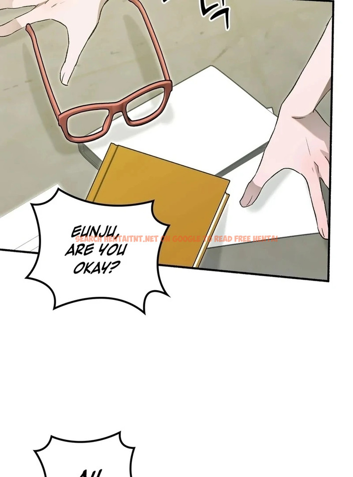 Just Hold My Hand - Chapter 1