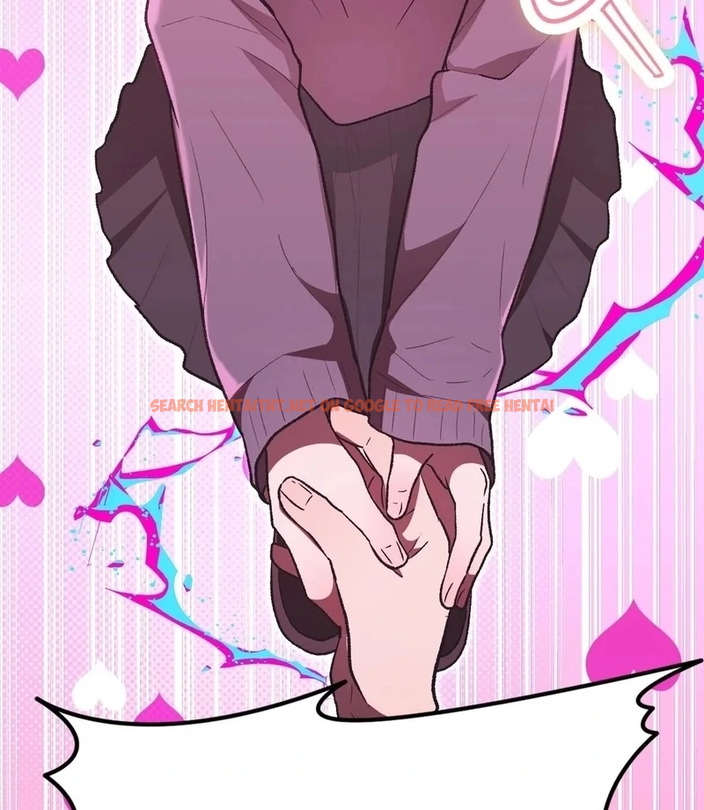 Just Hold My Hand - Chapter 1