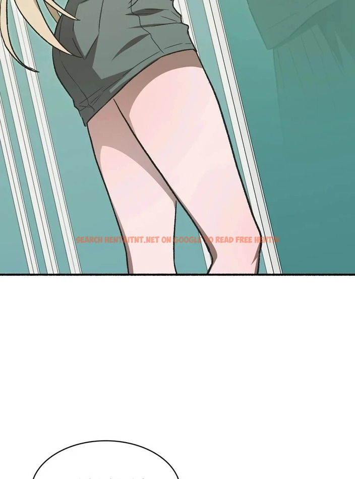 Just Hold My Hand - Chapter 1
